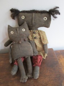 14" Millie loves her cat, Moe. She has pinned him to her dress with a rusty safety pin to be sure he doesn't run away! $46.00/set